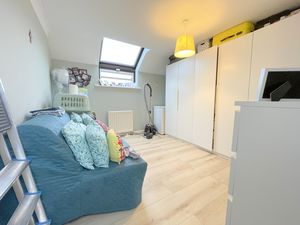 Osbornes Court- click for photo gallery